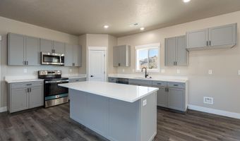 1140 S Independence Way, Big Water, UT 84741