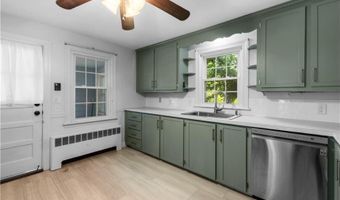 86 Bretton Woods Dr, Cranston, RI 02920