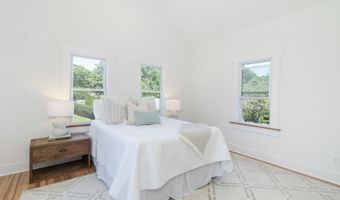 89 Commerce St, Clinton, CT 06413