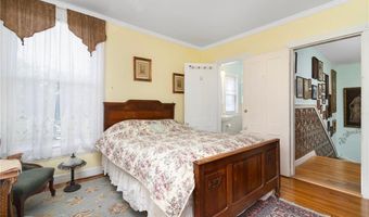 55 Hunter Ave, Newport, RI 02840