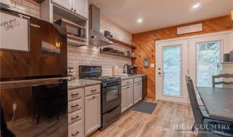 141 Snowflake Rd, Banner Elk, NC 28604