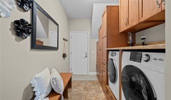 215 Beaumont Trl, Aurora, OH 44202