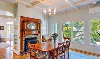 247 Oaklawn Ave, Cranston, RI 02920