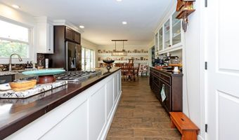 859 Country Club Ln, Ashland, OH 44805