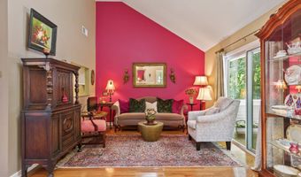 51 Hale Ln 51, Darien, CT 06820