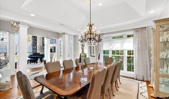 295 Meadowbrook Country Club Est, Ballwin, MO 63011