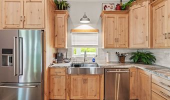 5004 Oak St, Bay St. Louis, MS 39520