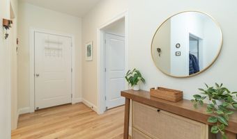 2 Iris Ct, Cromwell, CT 06416