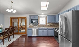 2 Dogwood Dr, Cranston, RI 02921