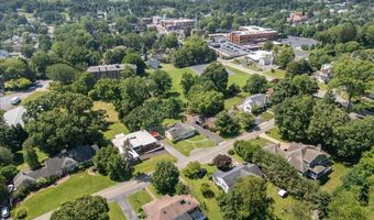 222 NE Stonewall Hts, Abingdon, VA 24210