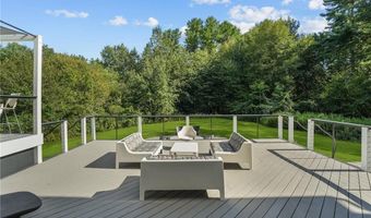 37 Dye Hill Rd, Hopkinton, RI 02832