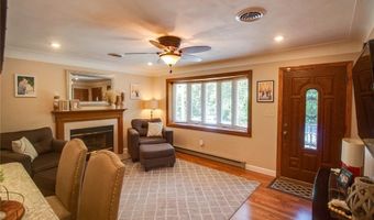 2421 Woodcrest Dr, Alton, IL 62002