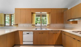 433 Westwood Dr, Ames, IA 50014