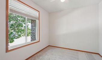 503 Maggie Ln, Altoona, IA 50009