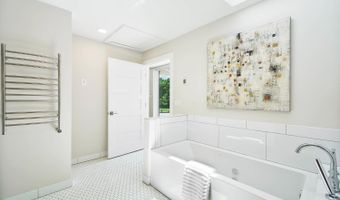 7460 Fair Oaks Dr, Amberley, OH 45237