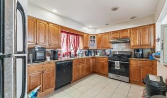 147 W 52nd St, Bayonne, NJ 07002