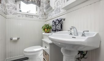142 Cedar St, Amityville, NY 11701