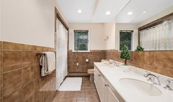 67 Daniel Dr, North Kingstown, RI 02852