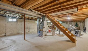 35 Dorchester Ln, Branford, CT 06405