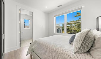 27 THIRD St, Beach Haven, NJ 08008
