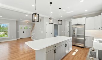 13 Kenwood Cir, Bloomfield, CT 06002