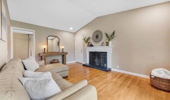 834 Westwood Dr, Ballwin, MO 63011