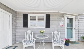 72 Marine Dr, Narragansett, RI 02882