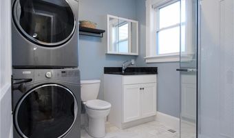 22 Bateman Ave, Newport, RI 02840