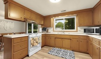 910 E 3rd St, Auburn, IN 46706