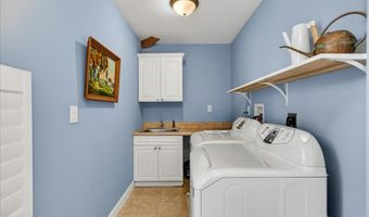 284 Shore Dr, Branford, CT 06405