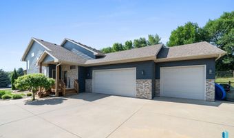 212 N Fairway Dr, Brandon, SD 57005