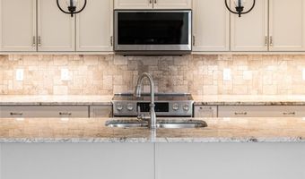 38 Chantilly Dr, Asheville, NC 28804