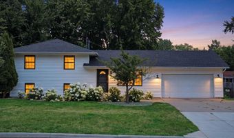 301 Walnut Ln, Apple Valley, MN 55124