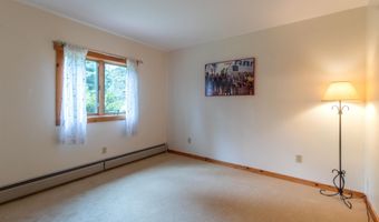 29 Roundy Brook Rd, Burke, VT 05871
