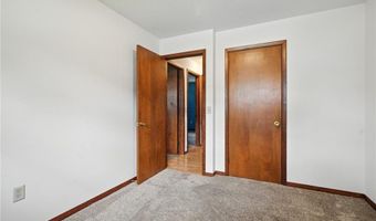 413 E 5th St, Anamosa, IA 52205