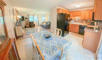 121 Wicklow Dr, Asheville, NC 28806
