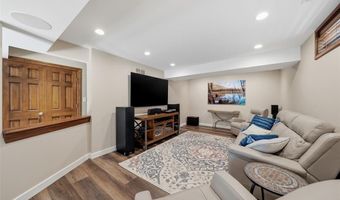 522 Arbor Meadow Dr, Ballwin, MO 63021