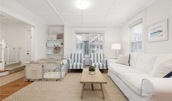 19 County St, Newport, RI 02840