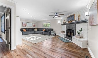 702 Dewoody Dr, Bentonville, AR 72712