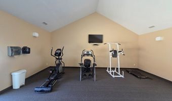 64 Montoya Dr 64, Branford, CT 06405