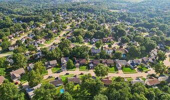 800 Eaglebrooke Dr, Ballwin, MO 63021