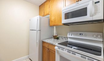 75 S REYNOLDS St 318, Alexandria, VA 22304