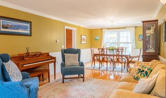 24 Surrey Ln, Falmouth, ME 04105
