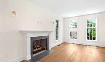 75 Bridge St, Newport, RI 02840