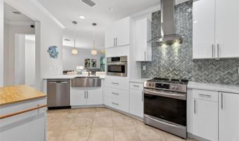 420 CEDAR FALLS Dr, Apollo Beach, FL 33572