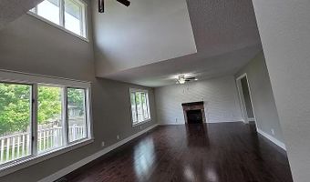 2516 White Oak Dr, Ames, IA 50014