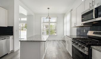 1366 N Bay Dr, Ann Arbor, MI 48103