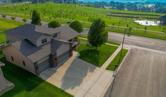 921 Longhorn Dr, Bismarck, ND 58503