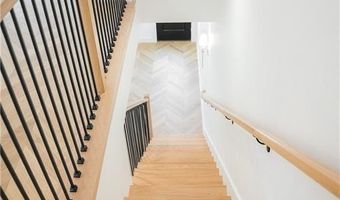500 SW B St 3, Bentonville, AR 72712