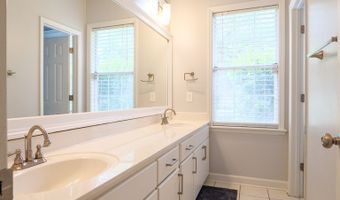 605 Plantation Dr, Adel, GA 31620
